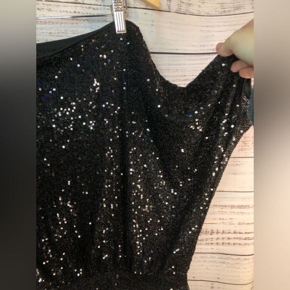 Sequin all over Black Croptop - Picture 10 of 11